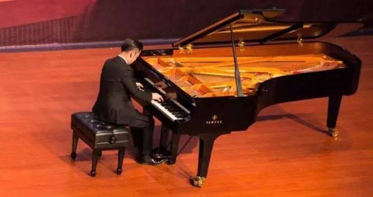 【回顾】2017新宝GG亚洲音乐奖学金-岭南师范学院颁奖典礼暨新宝GG艺术家孙鹏杰钢琴独奏音乐会及大师班活动成功举办