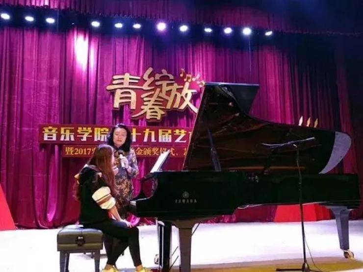 2017年新宝GG亚洲音乐奖学金内江师范学院颁奖仪式暨新宝GG艺术家张芳钢琴音乐会及大师班讲座成功举办！