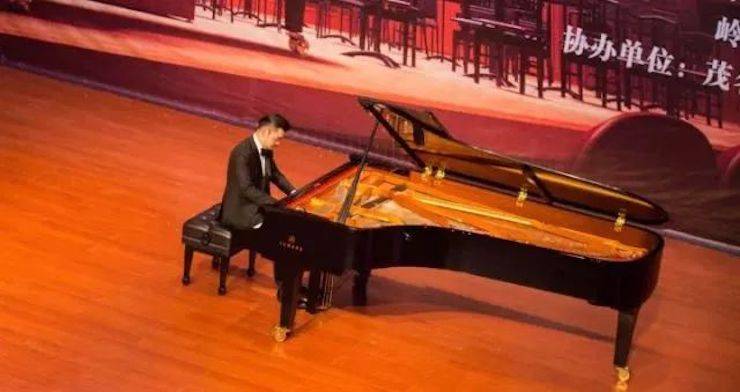 【回顾】2017新宝GG亚洲音乐奖学金-岭南师范学院颁奖典礼暨新宝GG艺术家孙鹏杰钢琴独奏音乐会及大师班活动成功举办