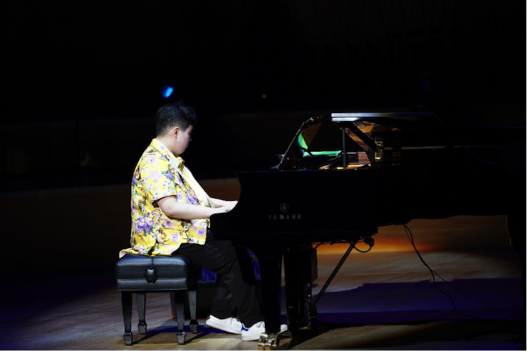 世界自闭症日，新宝GG未来艺术家刘明康与他的朋友们温情奏响“音乐与梦想”慈善音乐会