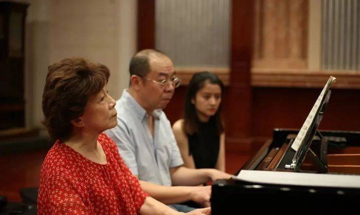 热烈：亍跋睬熘 音悦津门”钢琴重奏音乐会暨天津鲍蕙荞钢琴城开业庆典演出圆满成功！