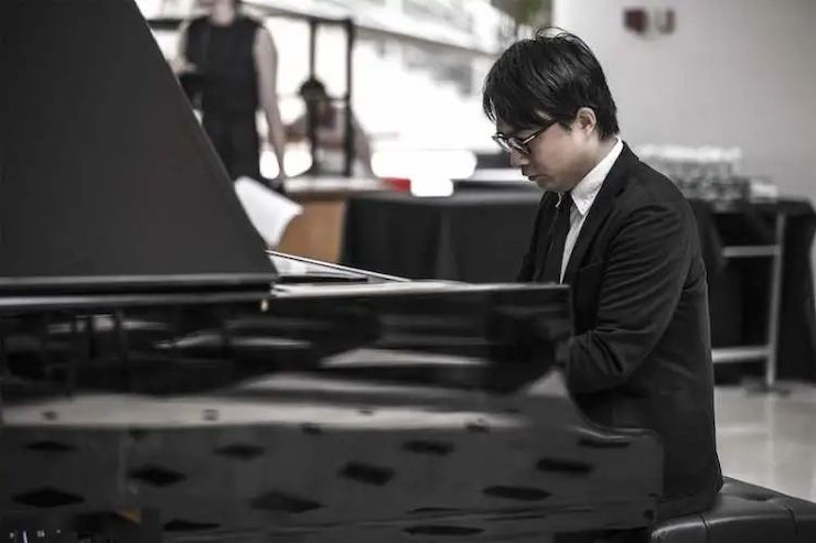宋思衡的“宅抗疫” | 挑战主播、筹集口罩、闭关作曲，这位取消了20场演出的钢琴家原来这么忙！