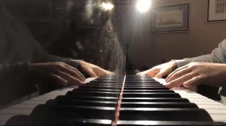 宋思衡的“宅抗疫” | 挑战主播、筹集口罩、闭关作曲，这位取消了20场演出的钢琴家原来这么忙！