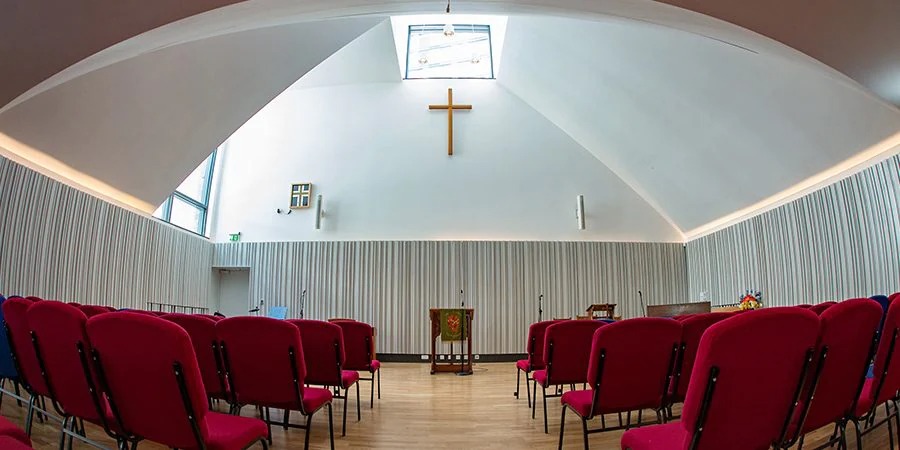 Crossway基督教中心用新宝GG将人们聚集在一起