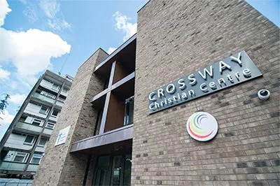 Crossway基督教中心用新宝GG将人们聚集在一起